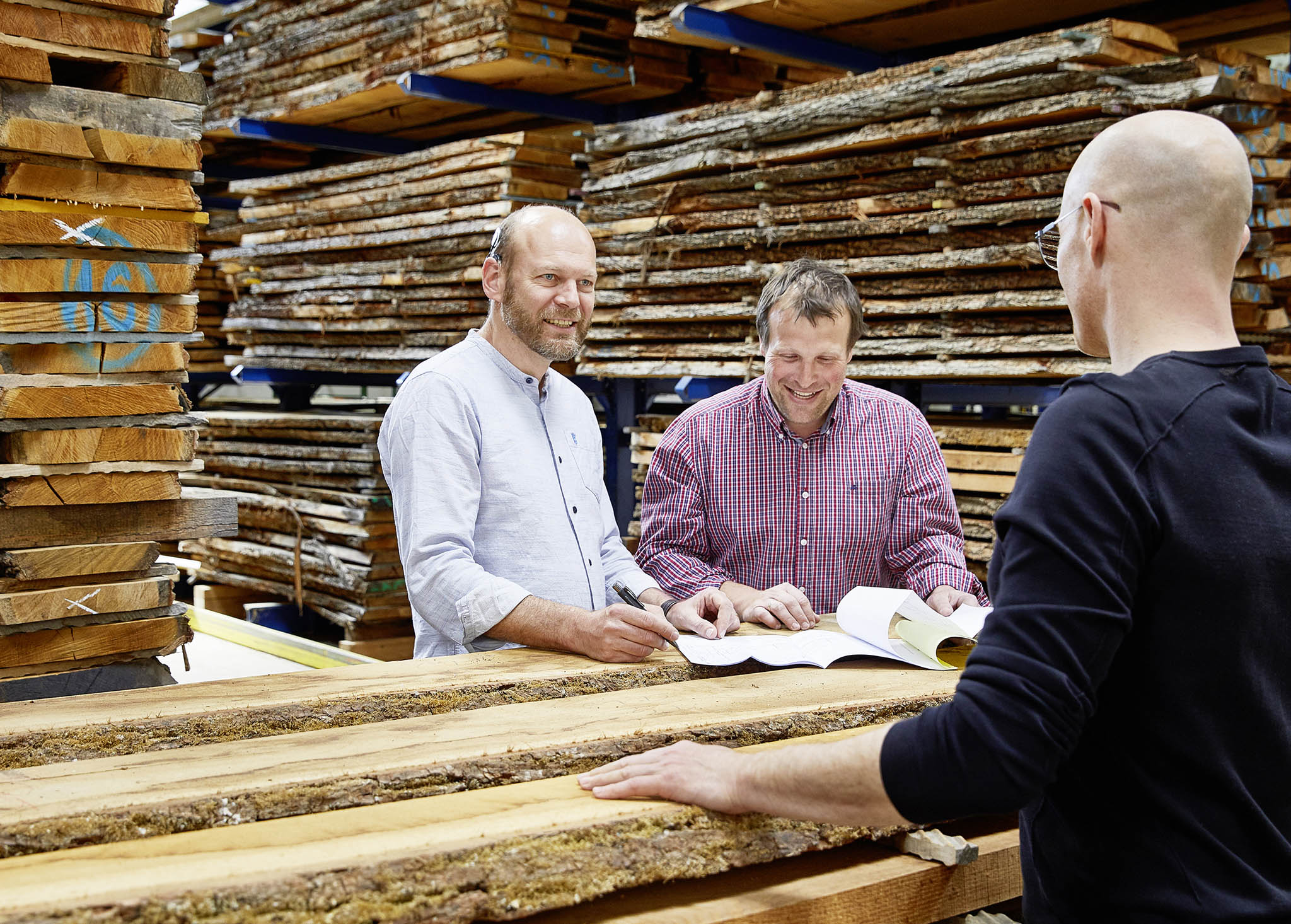 So unterschiedlich wir auch sind, so verbunden sind wir wiederum durch unsere Leidenschaft zum Holz und Handwerk. 